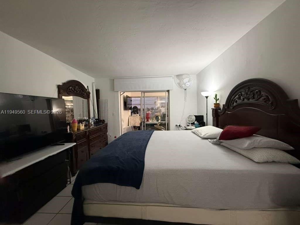 303 Ne 187th St #725 - Photo 5 of 8