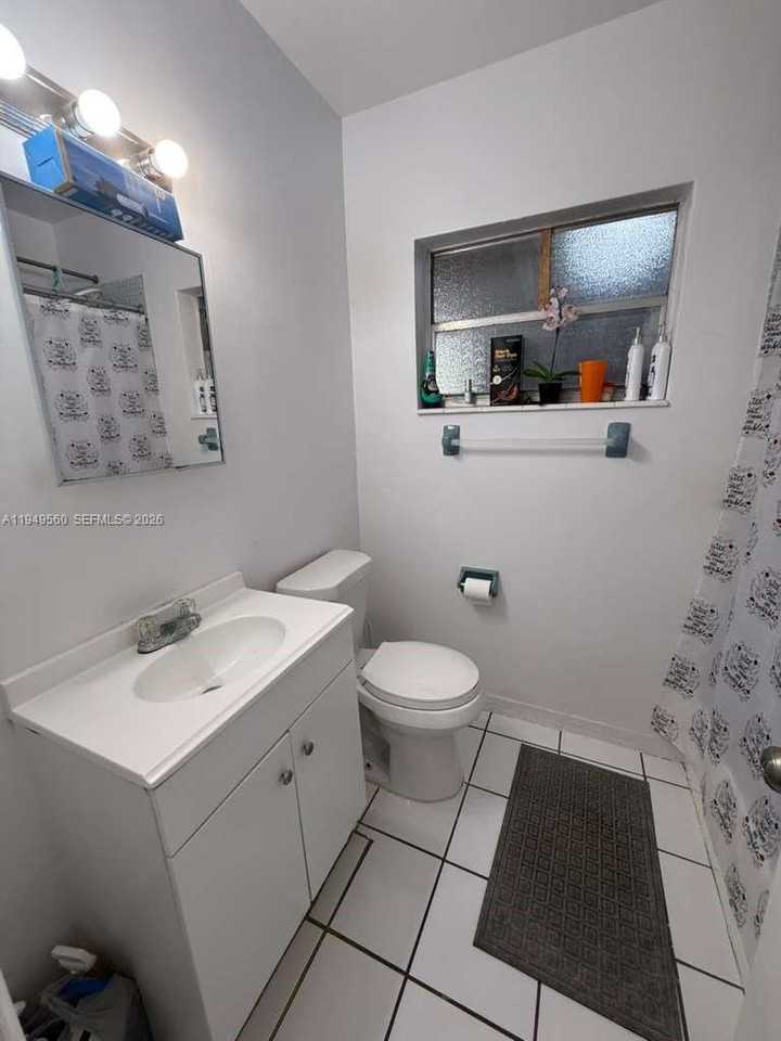 303 Ne 187th St #725 - Photo 6 of 8