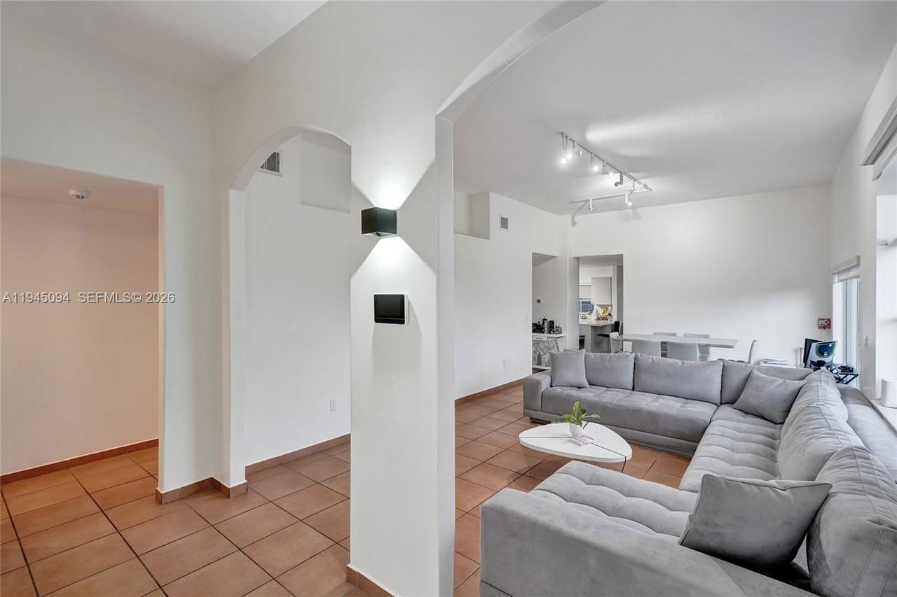 898 Nw 131st Ave - Photo 2 of 8