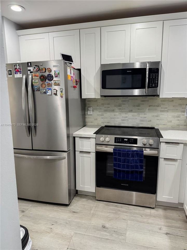 841 Ne 207th Ln #3-204 - Photo 2 of 8