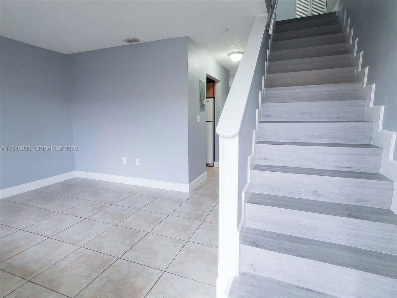 1519 W 42nd Pl #17 - Photo 3 of 8