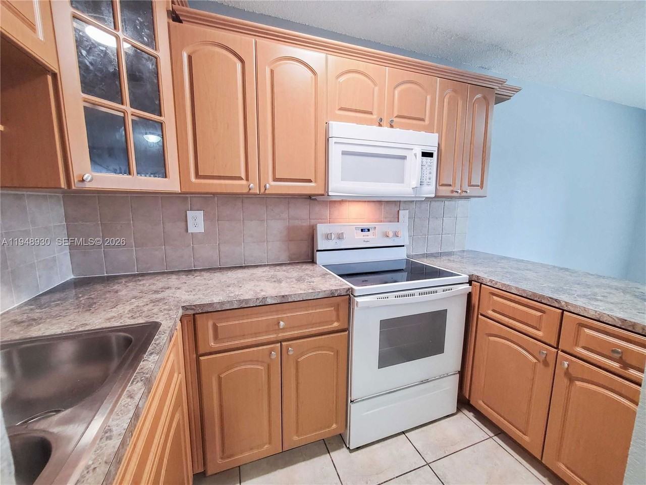 1519 W 42nd Pl #17 - Photo 5 of 8