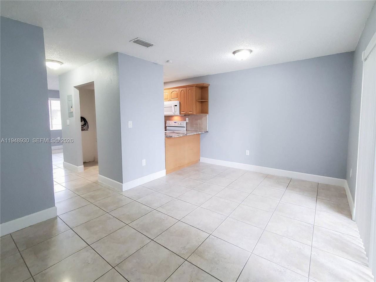 1519 W 42nd Pl #17 - Photo 7 of 8