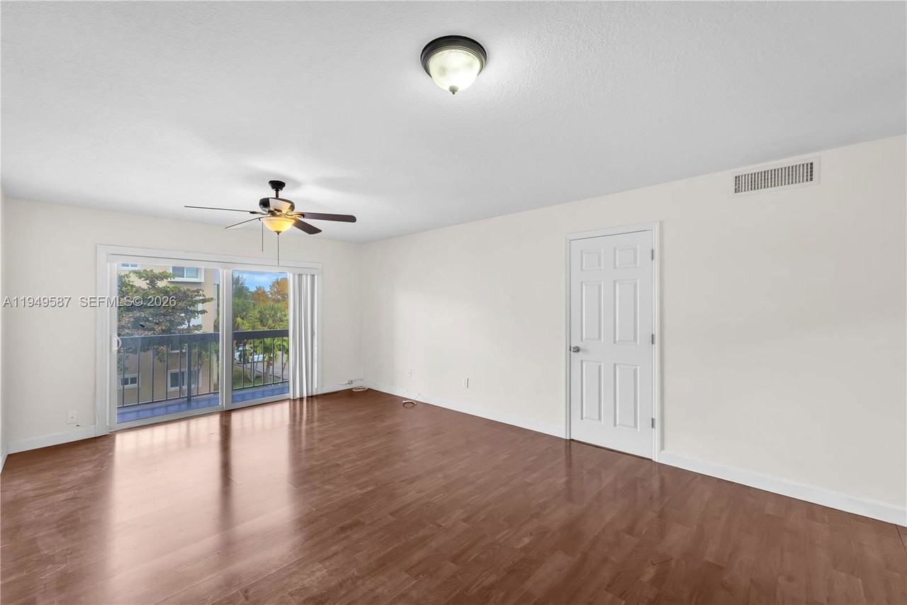 7820 Camino Real #J316 - Photo 5 of 8