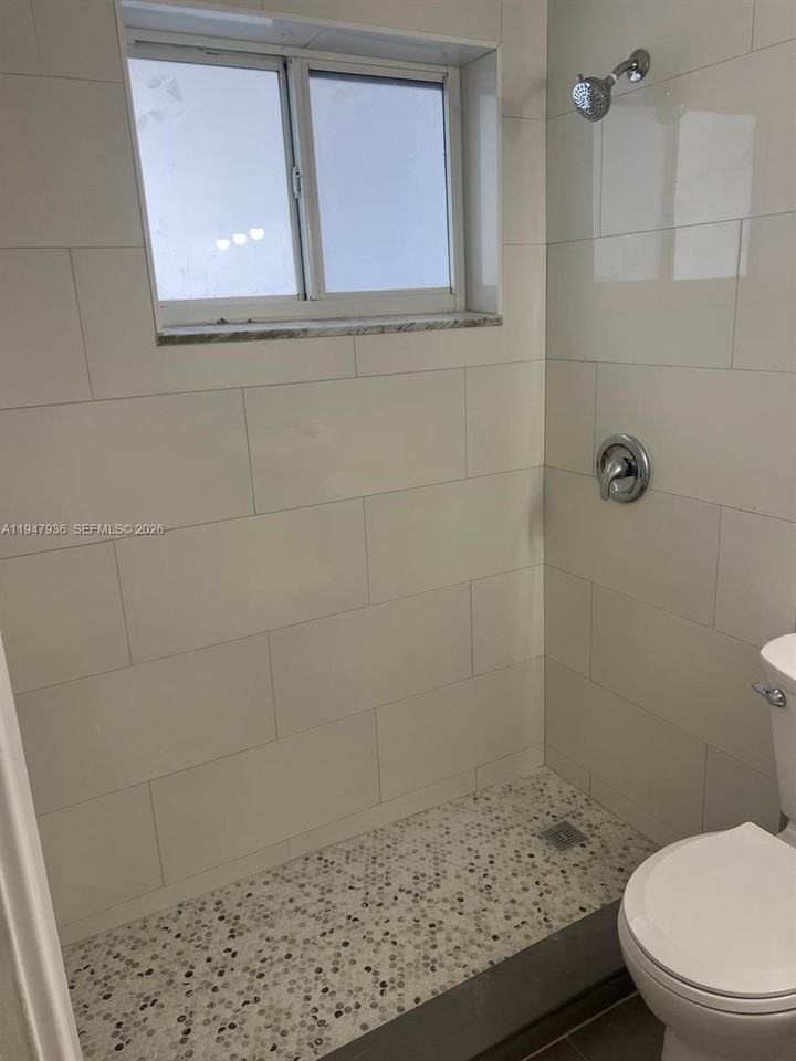 791 Sw 64th Ave #5 - Photo 7 of 8