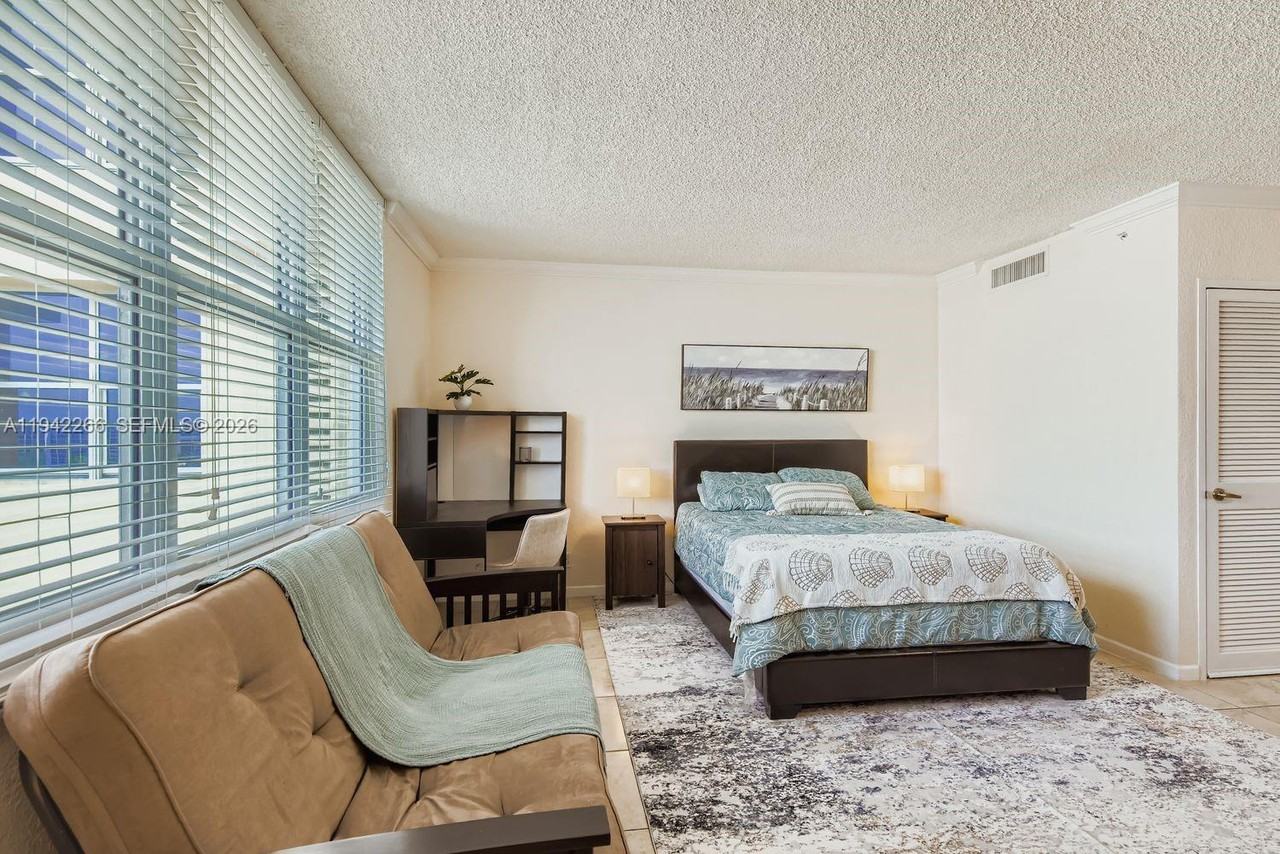 2501 S Ocean Dr #1032 - Photo 4 of 8