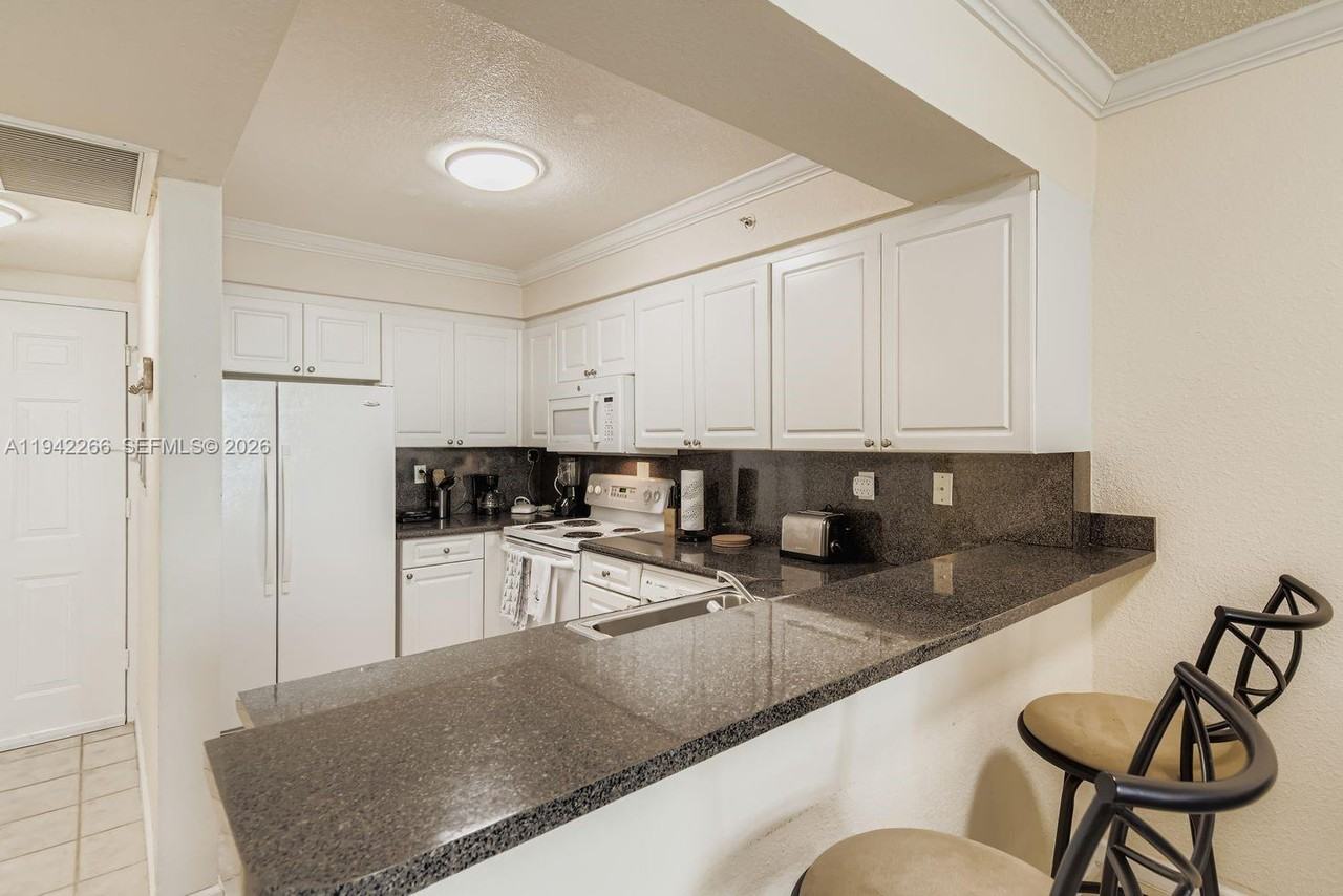 2501 S Ocean Dr #1032 - Photo 5 of 8