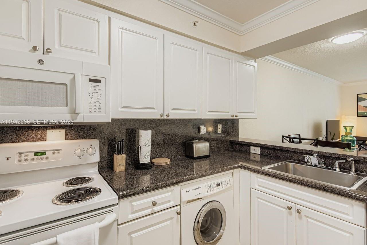 2501 S Ocean Dr #1032 - Photo 6 of 8