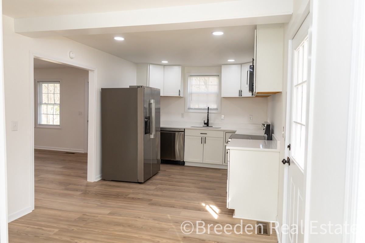 328-10: 303 Putnam Street #1 - Photo 4 of 13