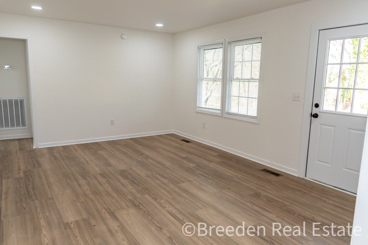 328-10: 303 Putnam Street #1 - Photo 7 of 13