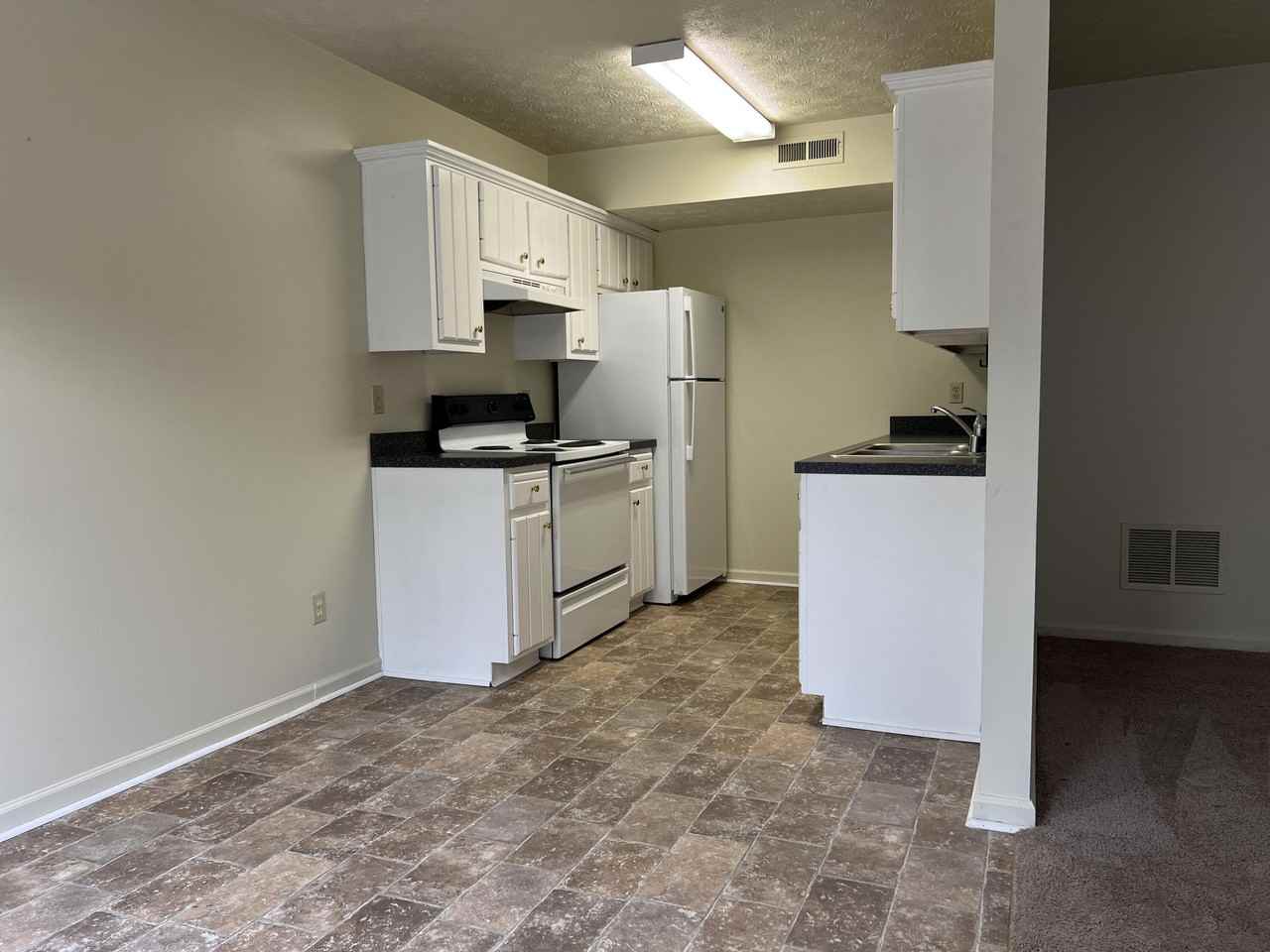 322 Beacon Hill Drive - Photo 3 of 9