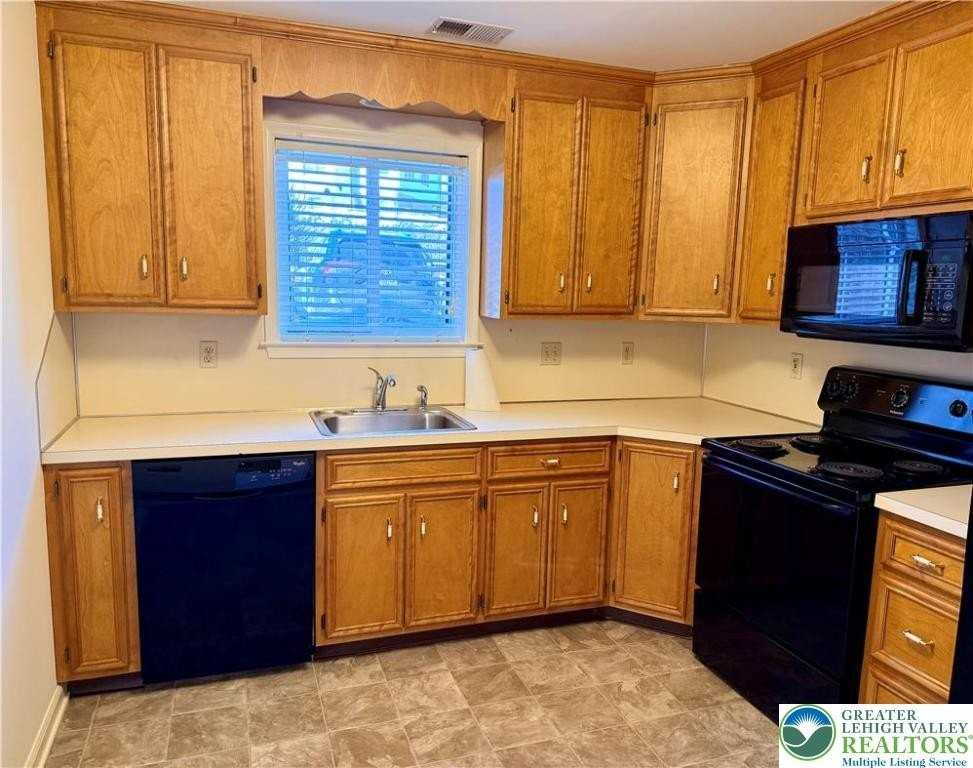 867 Cold Spring Rd Apt 2 #2 - Photo 5 of 13