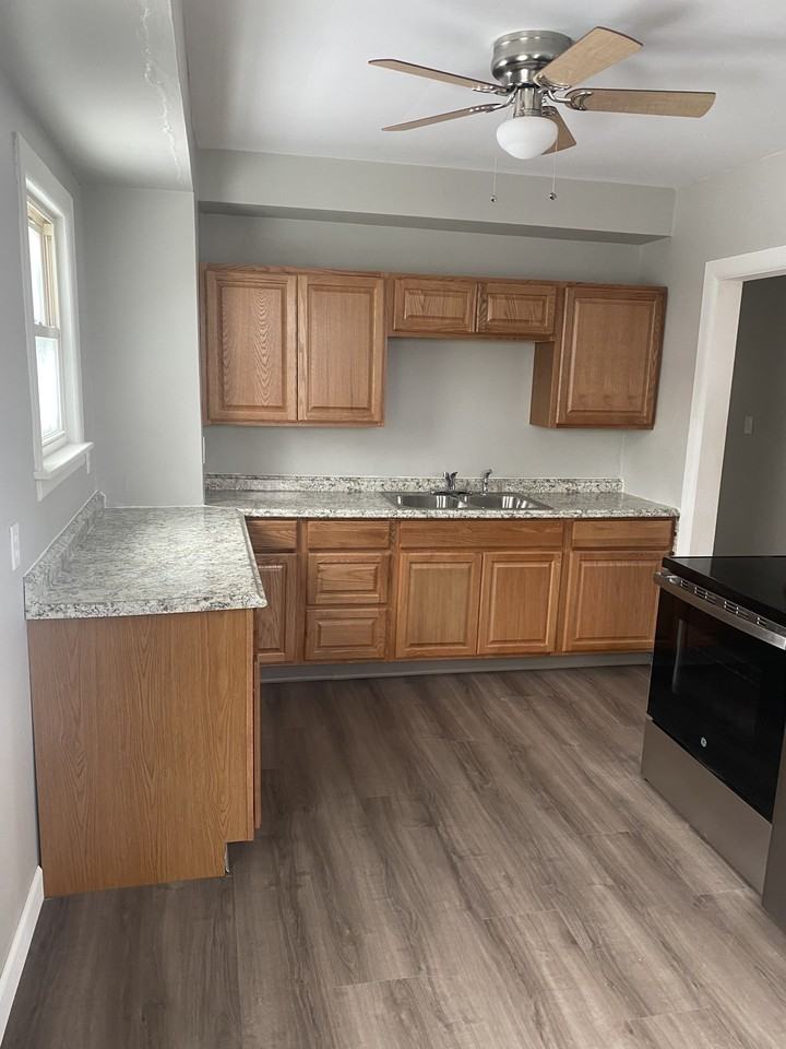 802 Bennett St #1 - Photo 3 of 21