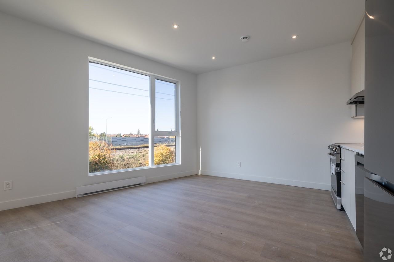 675 Rue Butler #2 - Photo 3 of 15