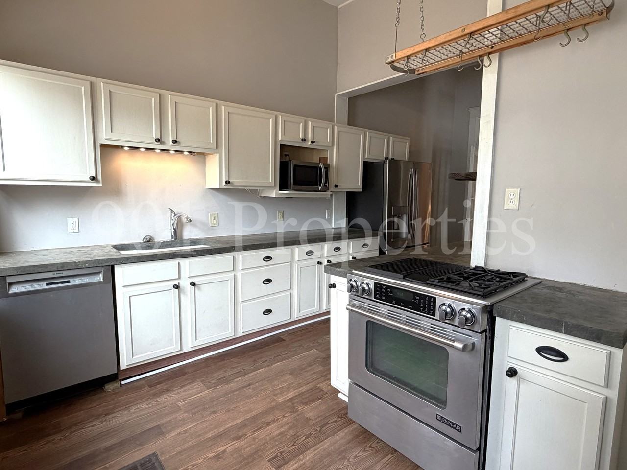 59 S Cox St #1 - Photo 4 of 23