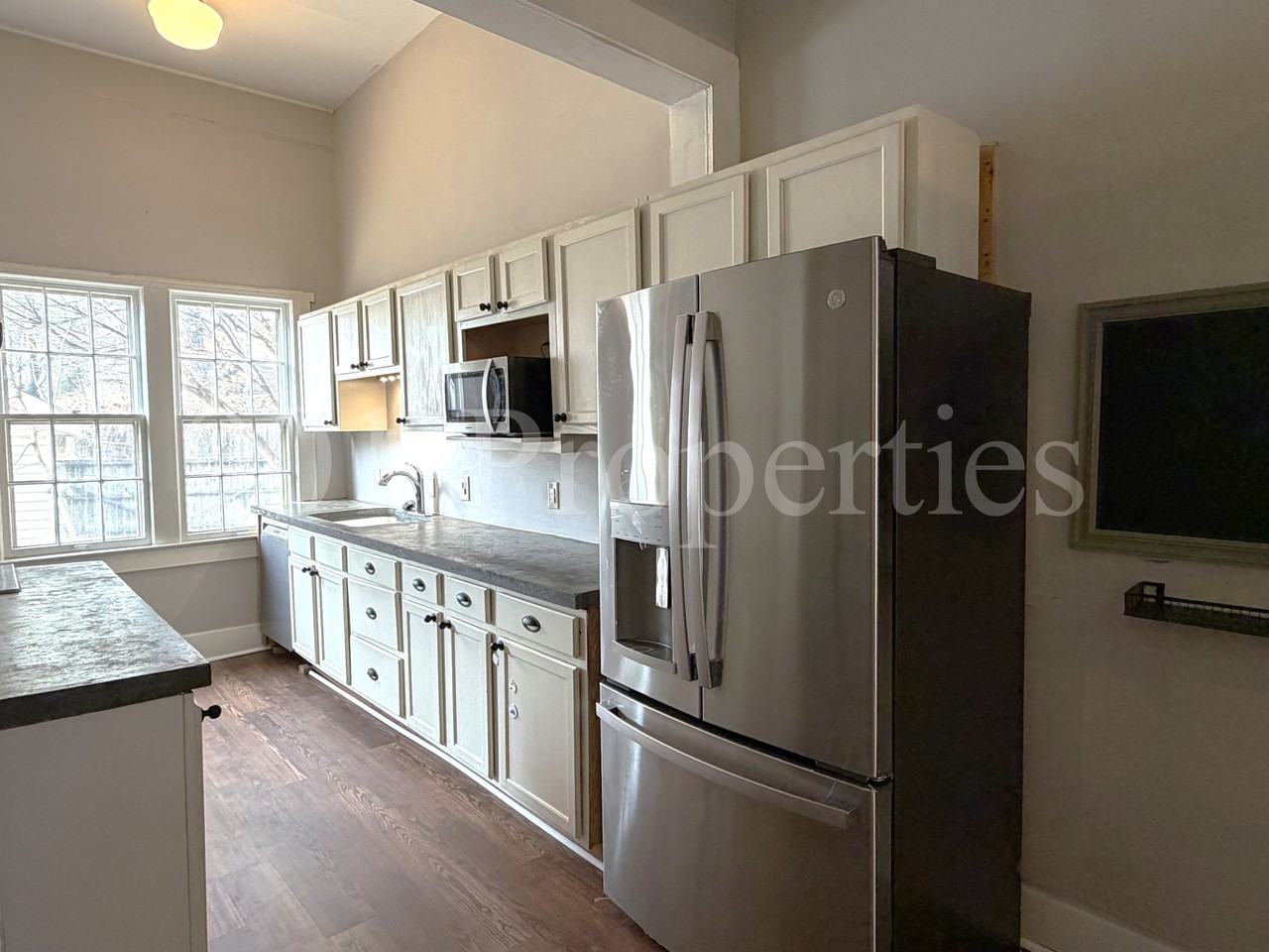 59 S Cox St #1 - Photo 7 of 23