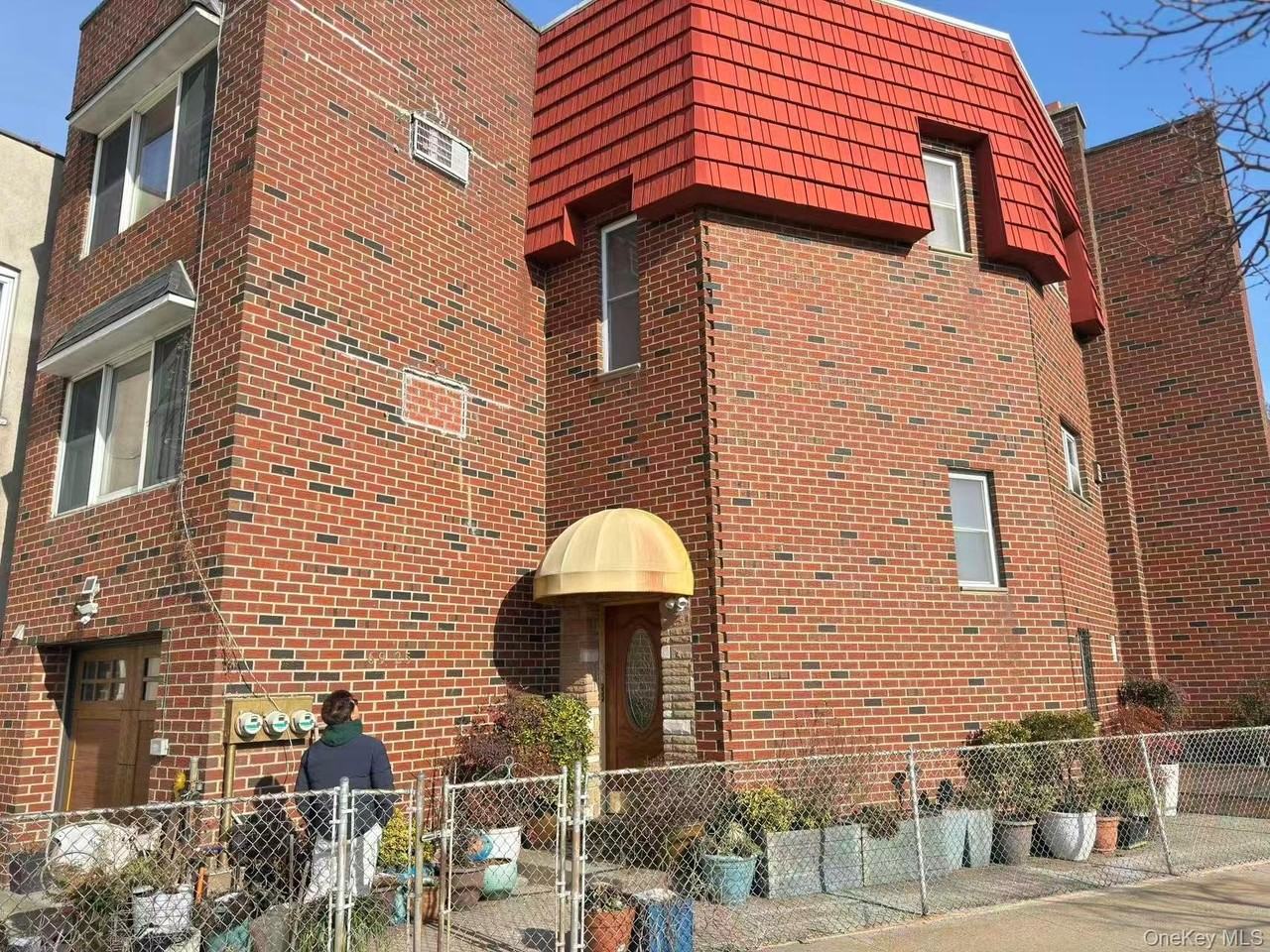 6925 69th Pl - Photo 2 of 13