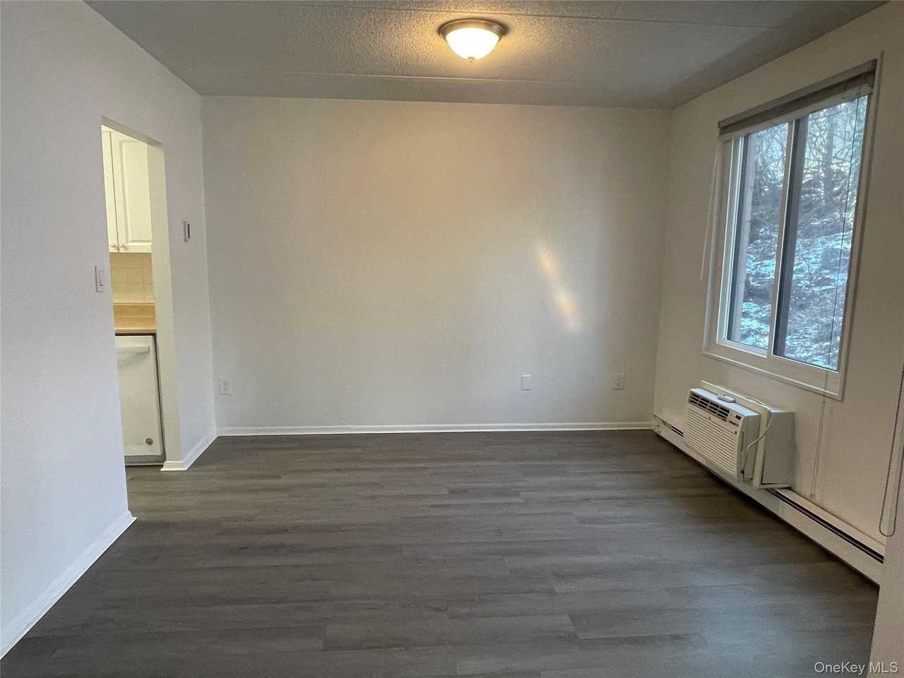 130 Colonial Pkwy Apt 3d #3D - Photo 4 of 8