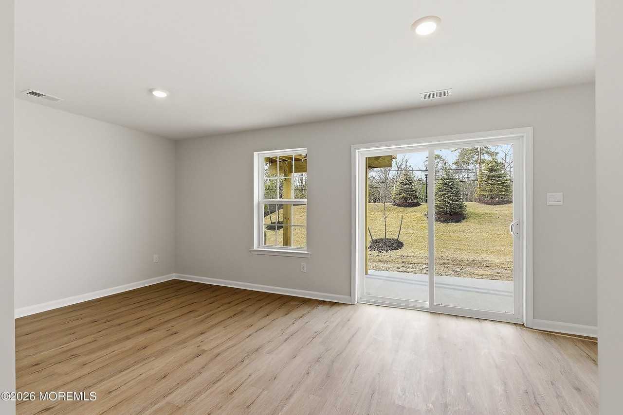 17 Baybreeze Dr - Photo 5 of 32