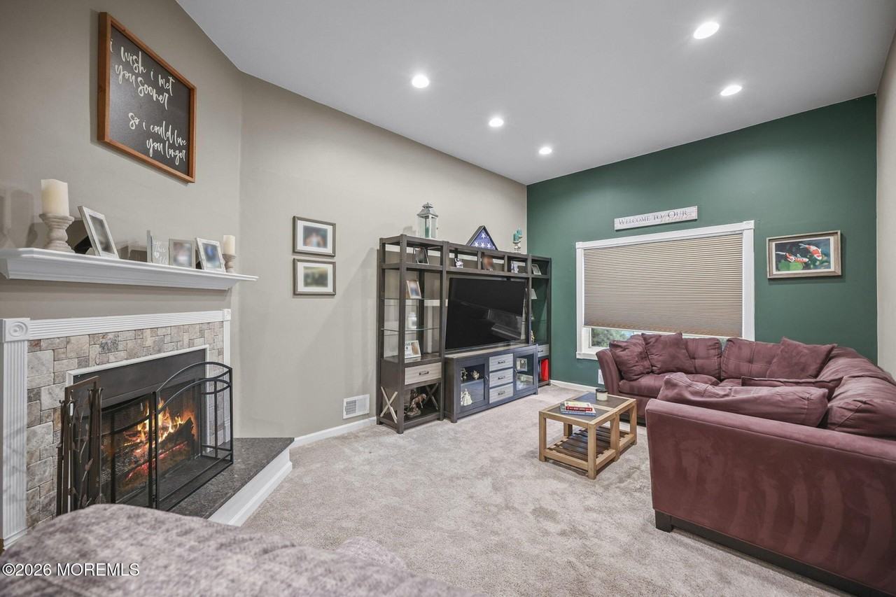 316 Middlewood Rd - Photo 5 of 33