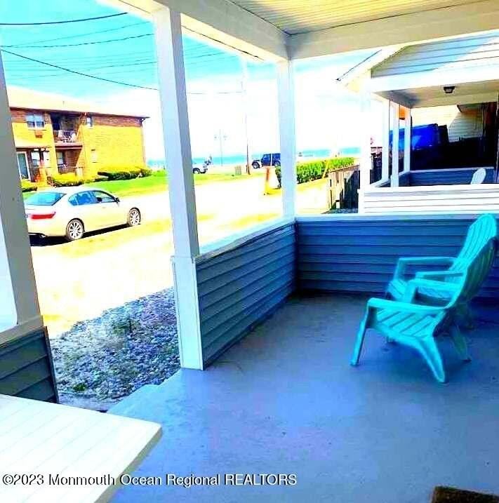 103 16th Ave - Photo 2 of 9