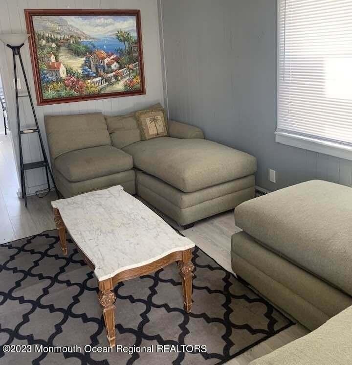 103 16th Ave - Photo 3 of 9