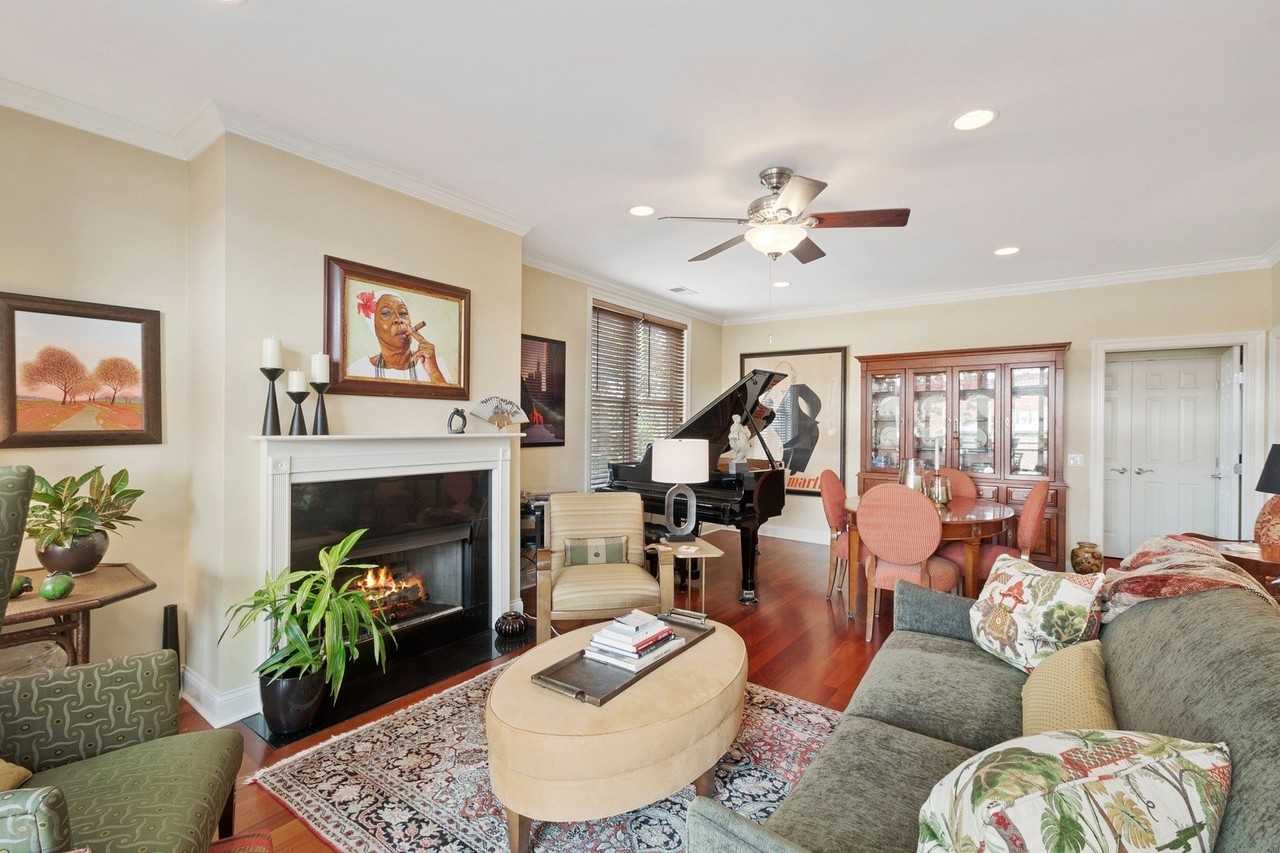 1056 W Lawrence Ave Apt 4c #4C - Photo 4 of 19