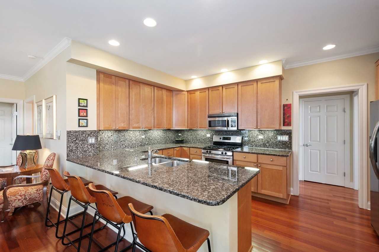 1056 W Lawrence Ave Apt 4c #4C - Photo 5 of 19