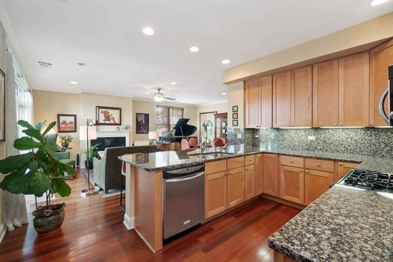 1056 W Lawrence Ave Apt 4c #4C - Photo 6 of 19