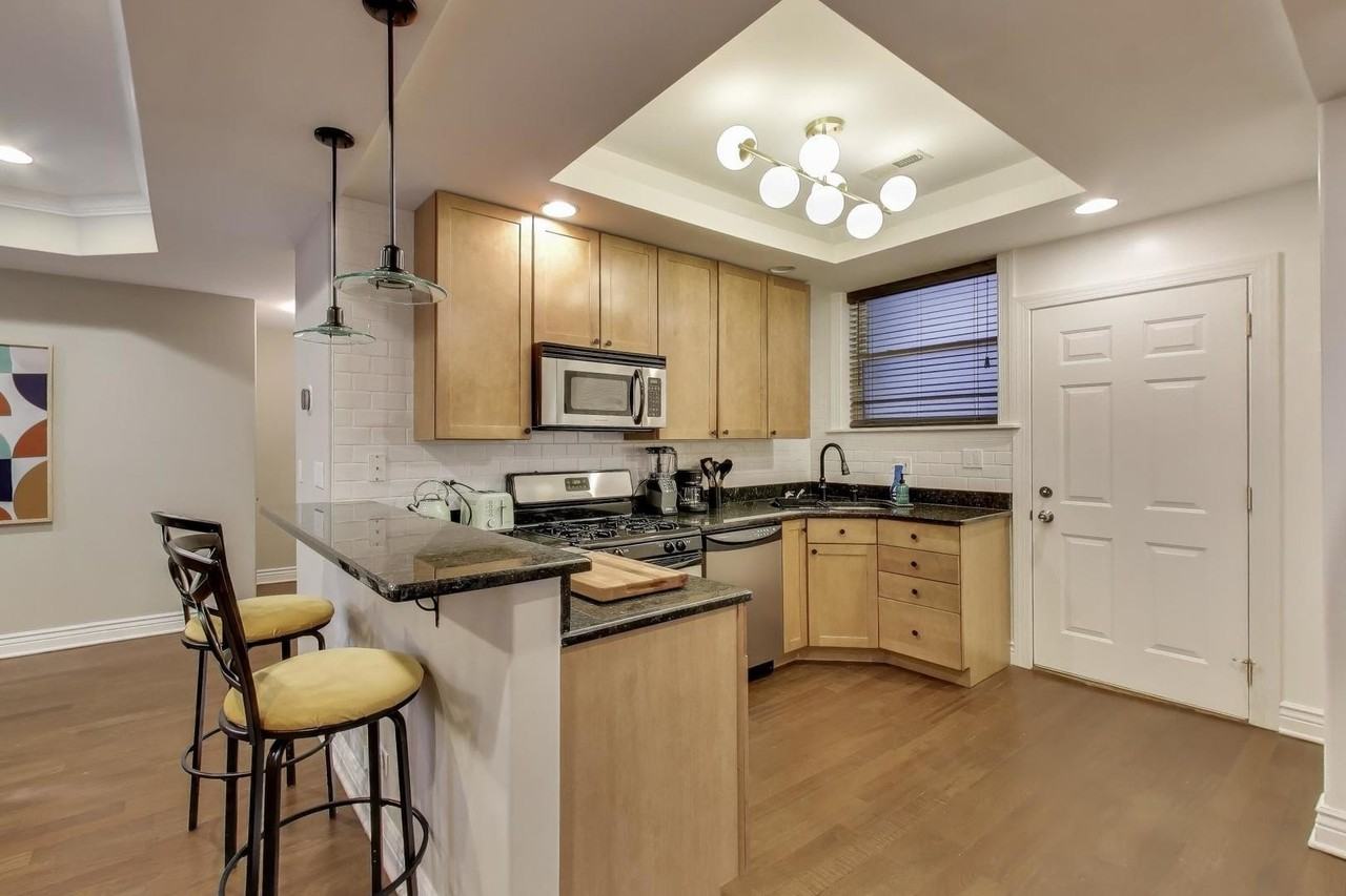 528 W Cornelia Ave Apt 2n #2N - Photo 6 of 15