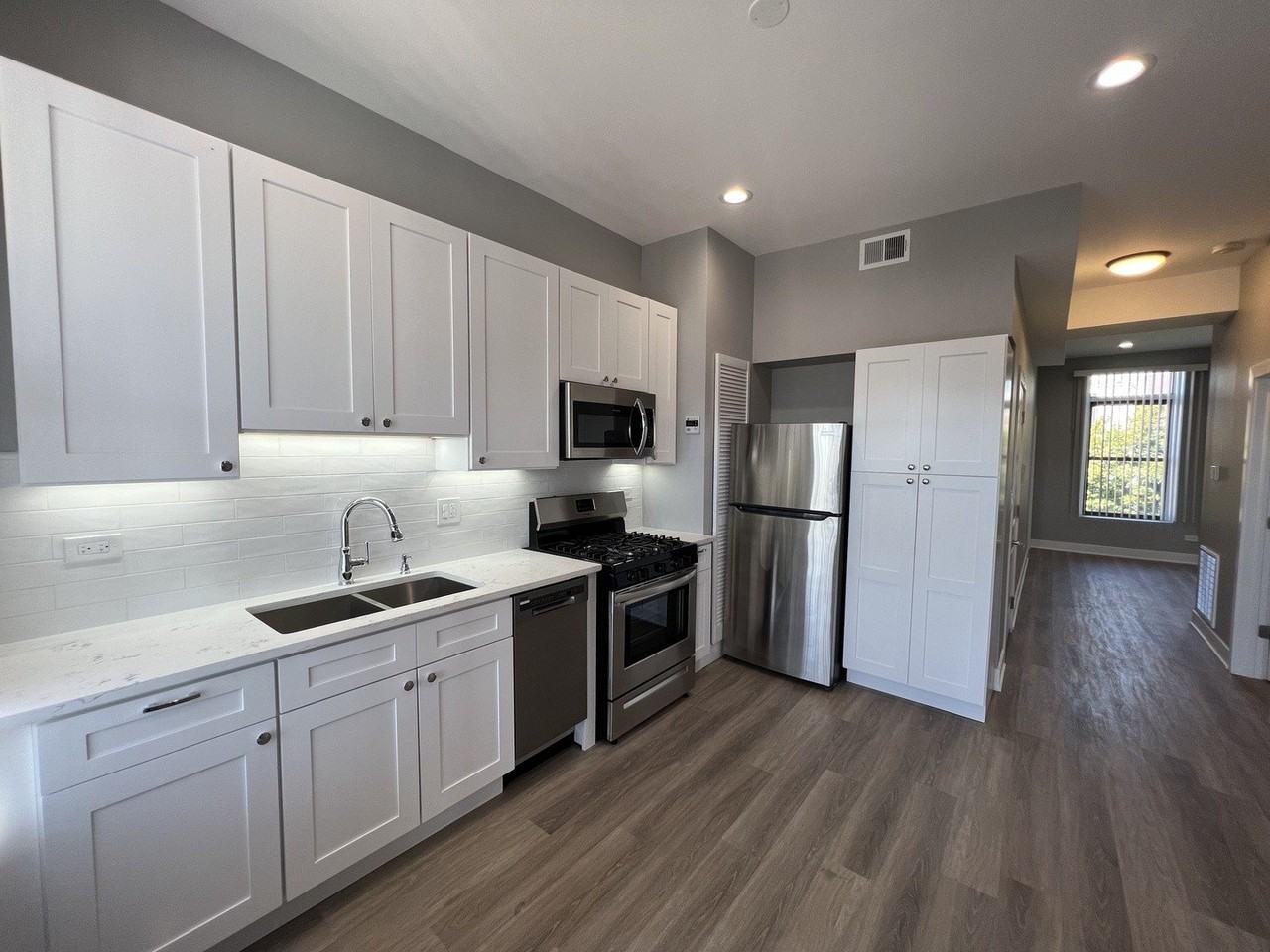 1227 W Ohio St Apt 3 #3 - Photo 2 of 18