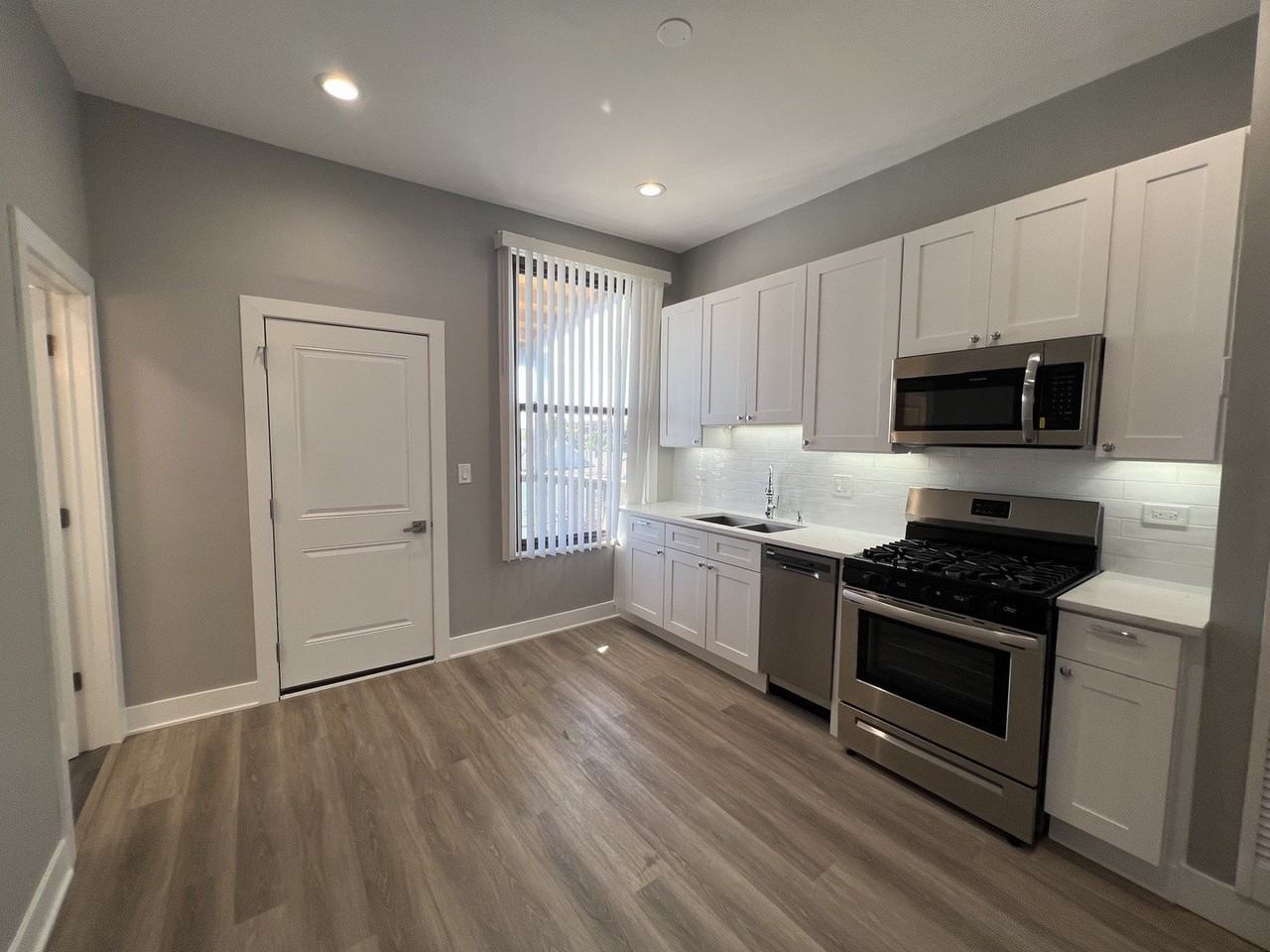 1227 W Ohio St Apt 3 #3 - Photo 4 of 18