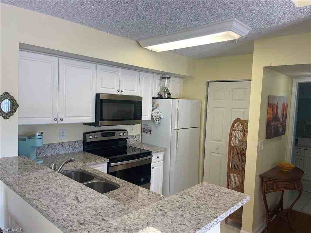 1260 Wildwood Lakes Blvd Apt 201 #201 - Photo 5 of 19