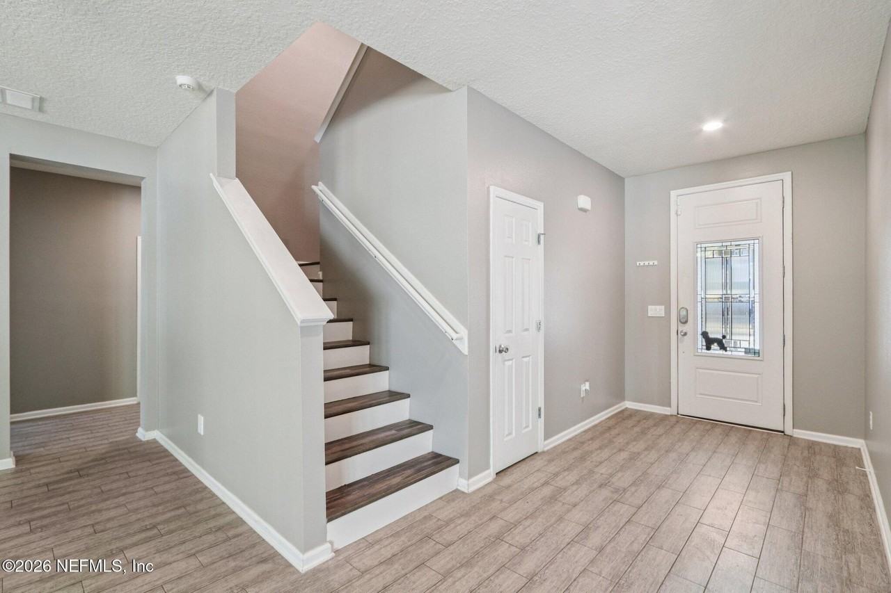 404 Hepburn Rd - Photo 4 of 35