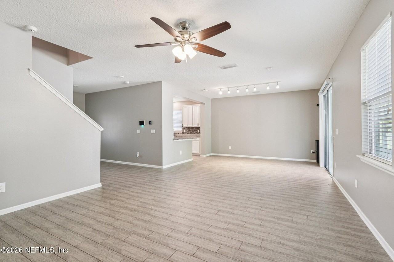 404 Hepburn Rd - Photo 5 of 35