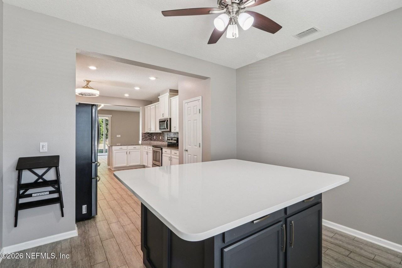 404 Hepburn Rd - Photo 7 of 35