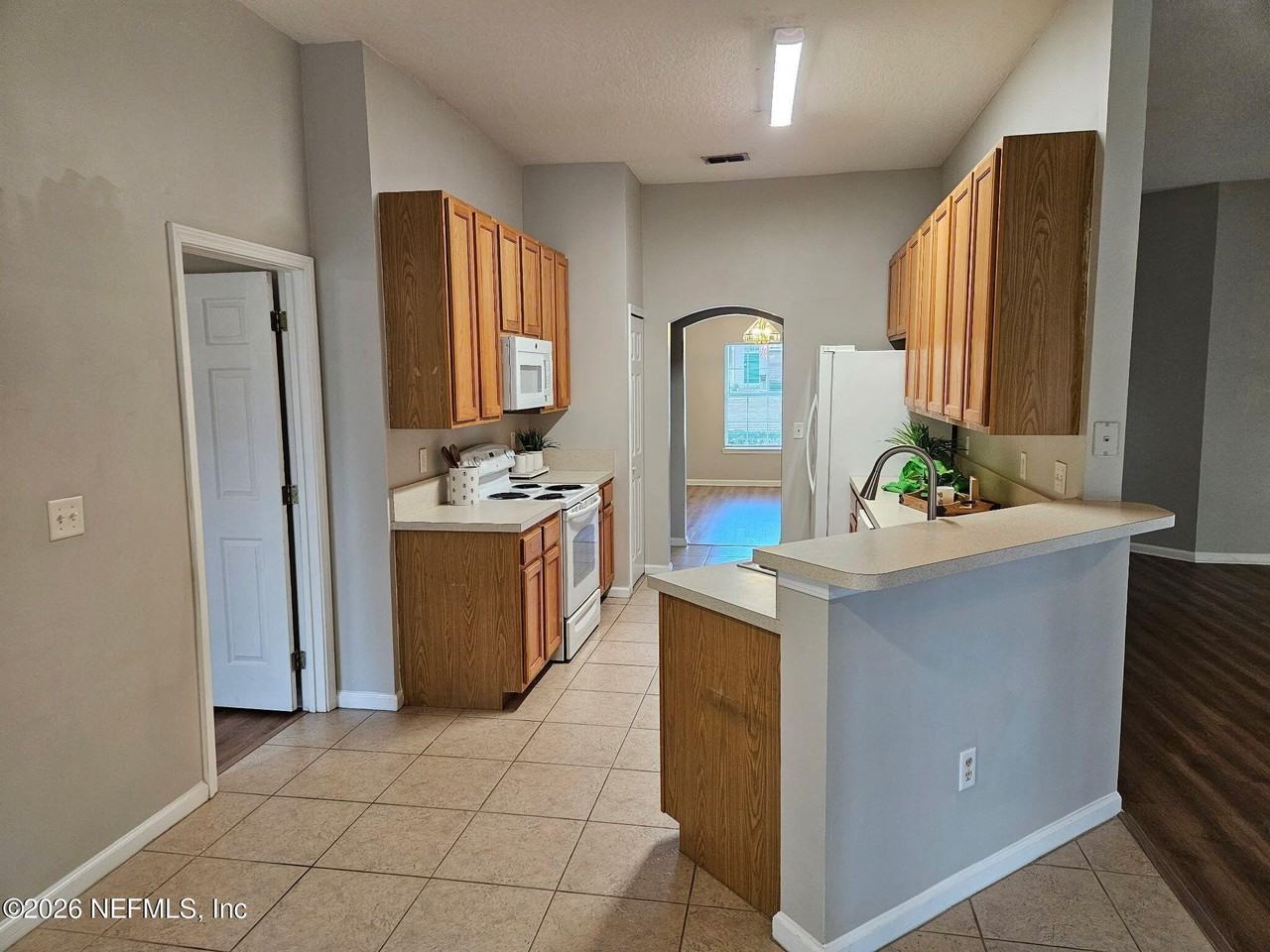 1342 Lindseys Crossing Dr - Photo 7 of 41