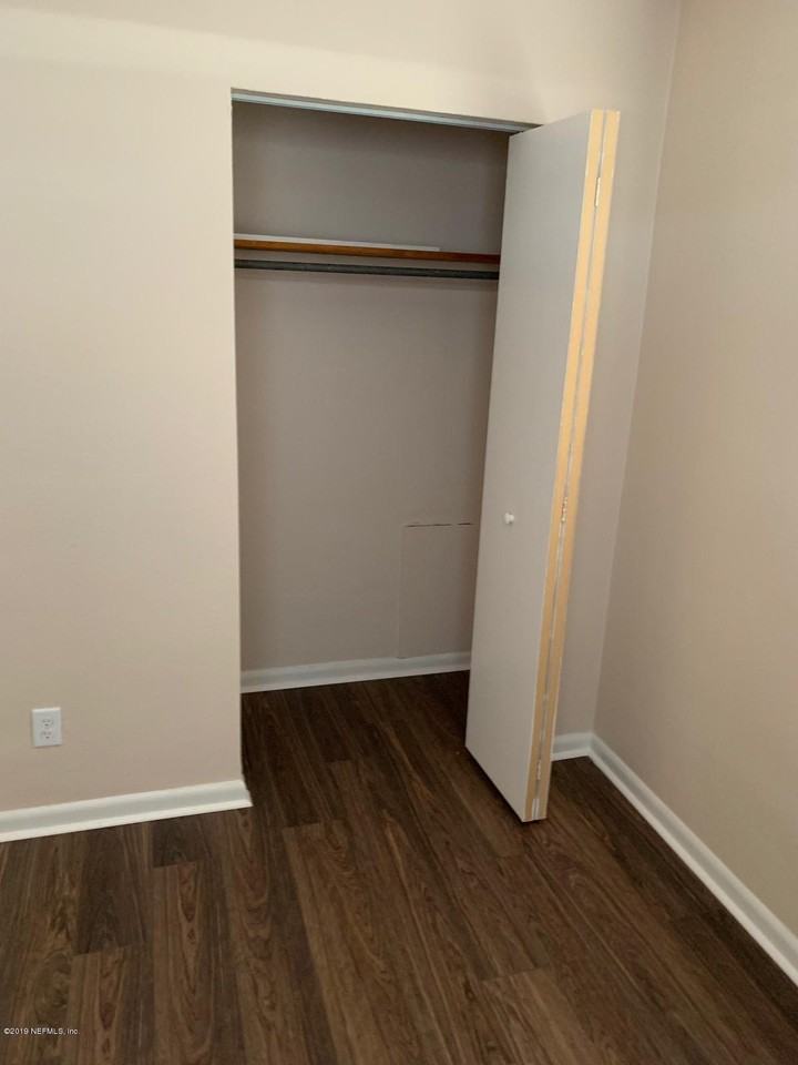 7503 Merrill Rd - Photo 6 of 23