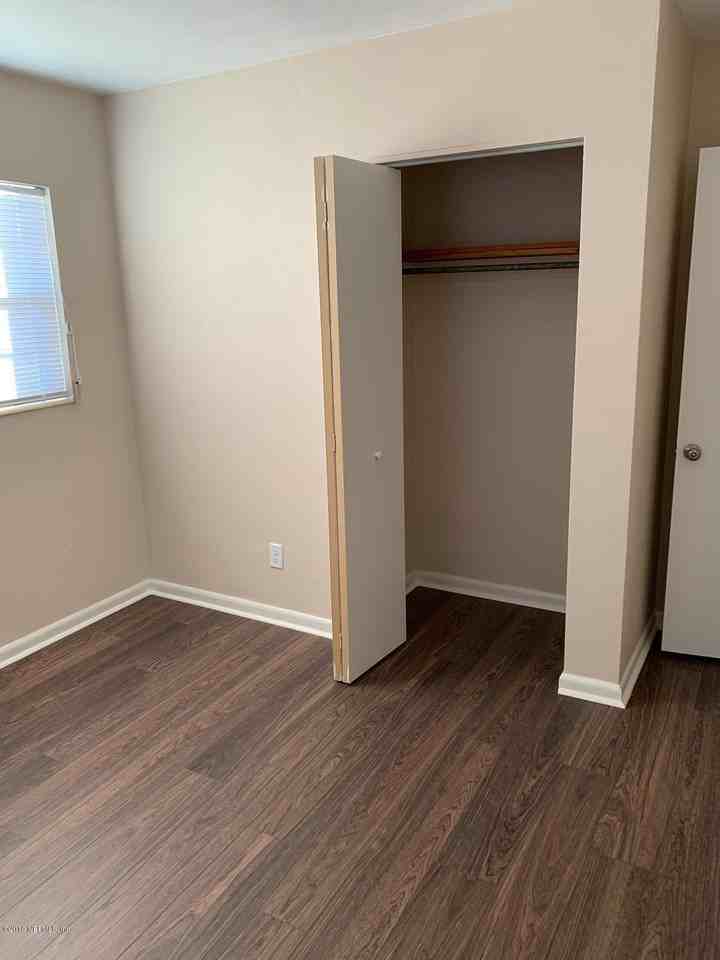 7503 Merrill Rd - Photo 7 of 23