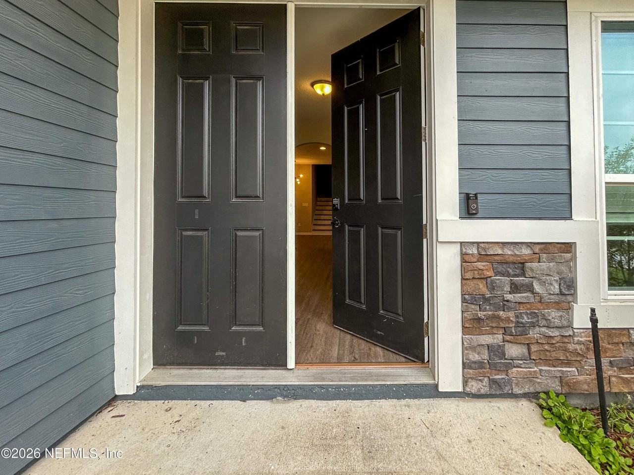 2734 Copperwood Ave - Photo 2 of 48