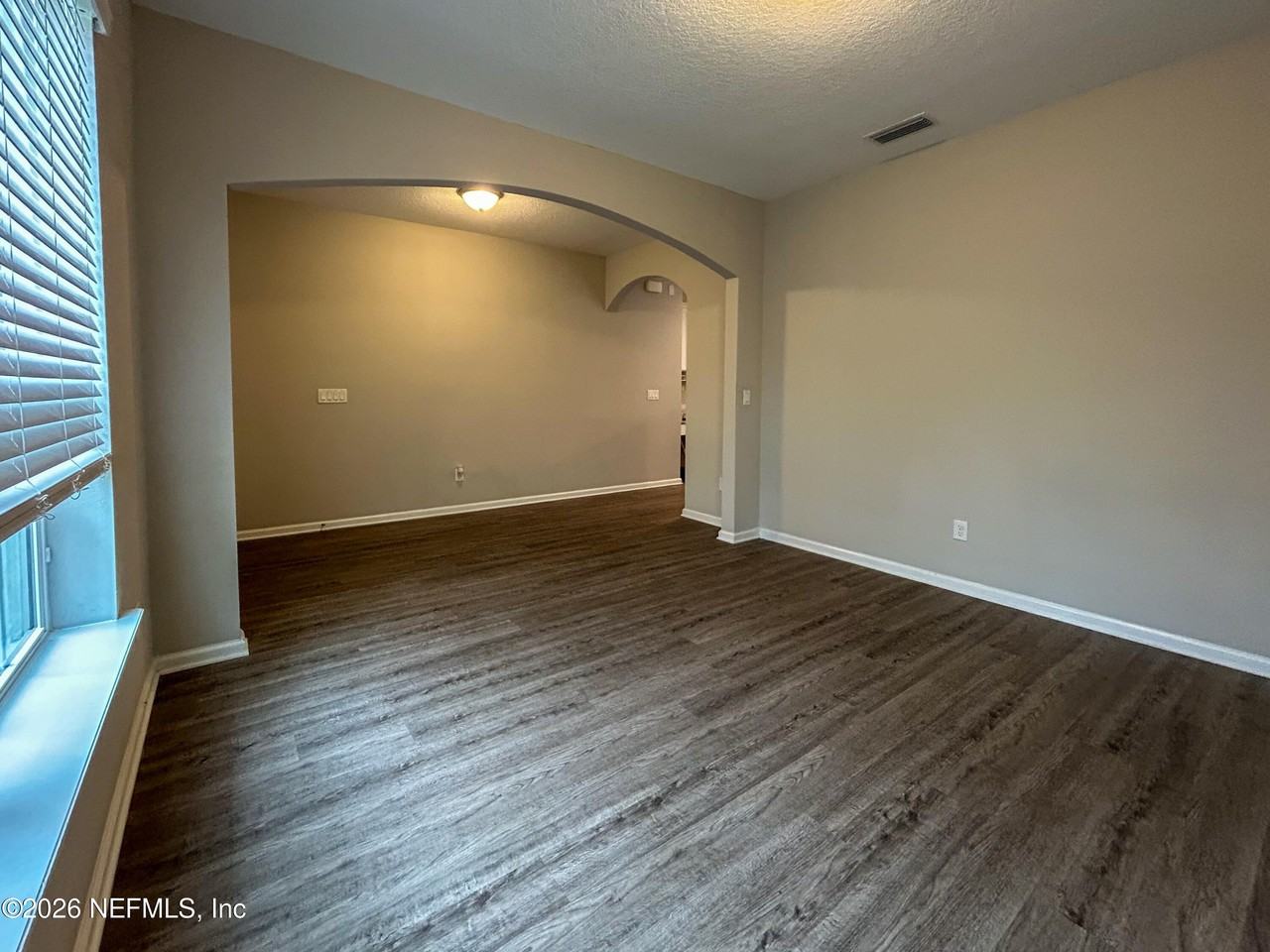 2734 Copperwood Ave - Photo 4 of 48