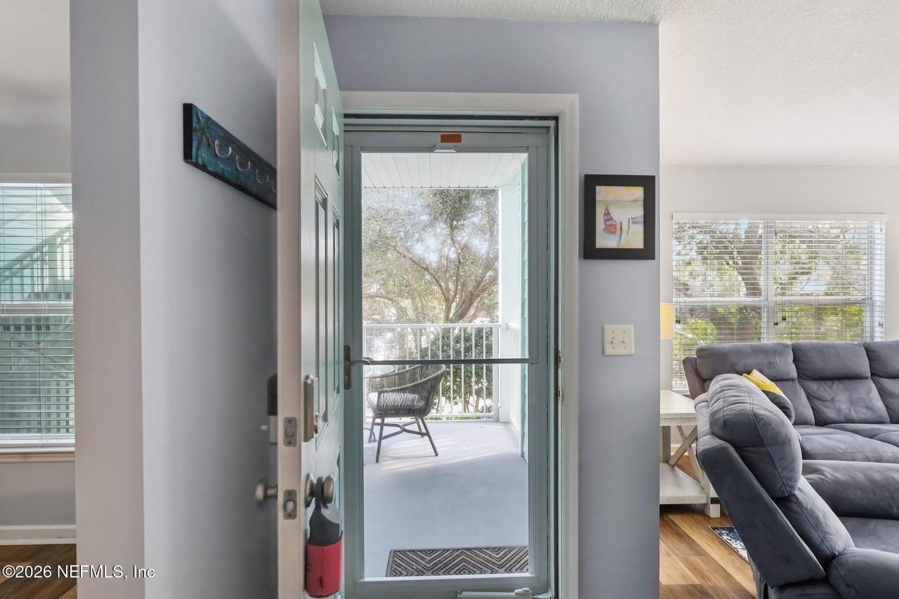 204 16th St Unit E #E - Photo 3 of 32