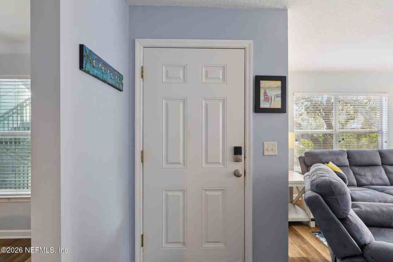 204 16th St Unit E #E - Photo 4 of 32