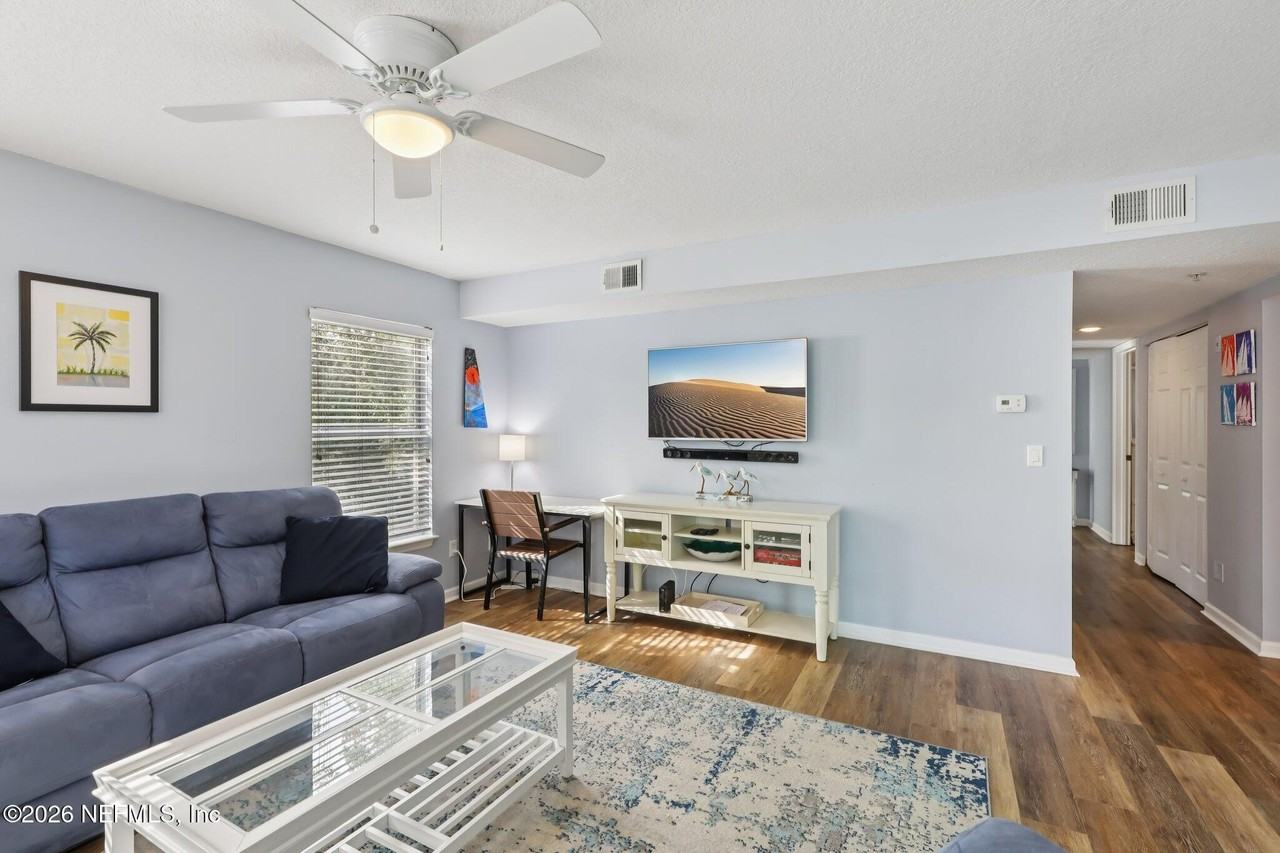 204 16th St Unit E #E - Photo 7 of 32