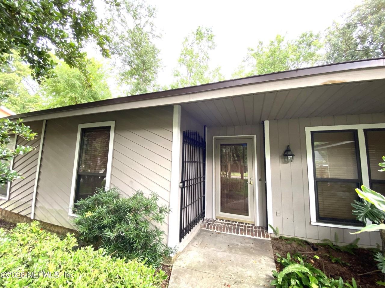 7252 Holiday Hill Ct - Photo 3 of 26