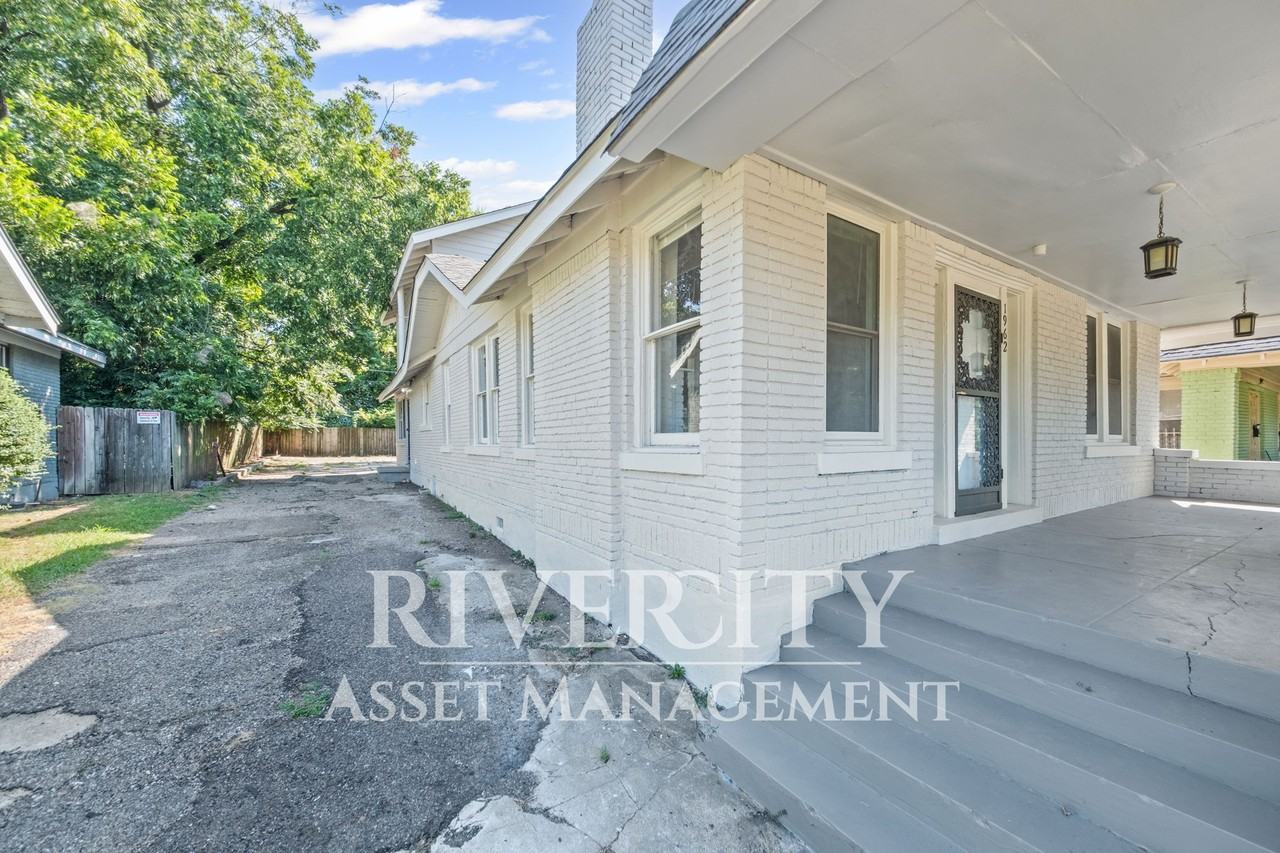 1962 Lamar Ave #1 - Photo 4 of 28