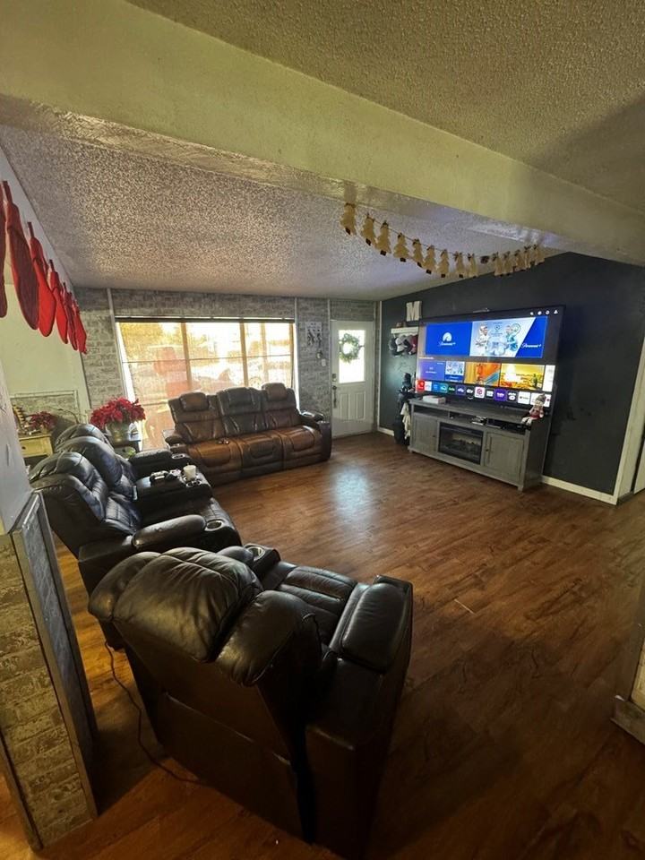 908 Bronstad Dr - Photo 3 of 8