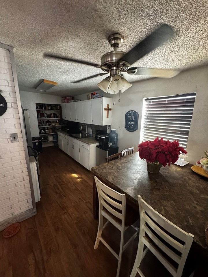 908 Bronstad Dr - Photo 4 of 8