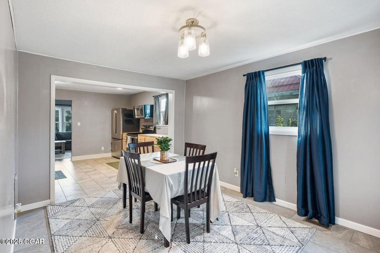 310 N Maple Ave - Photo 2 of 11