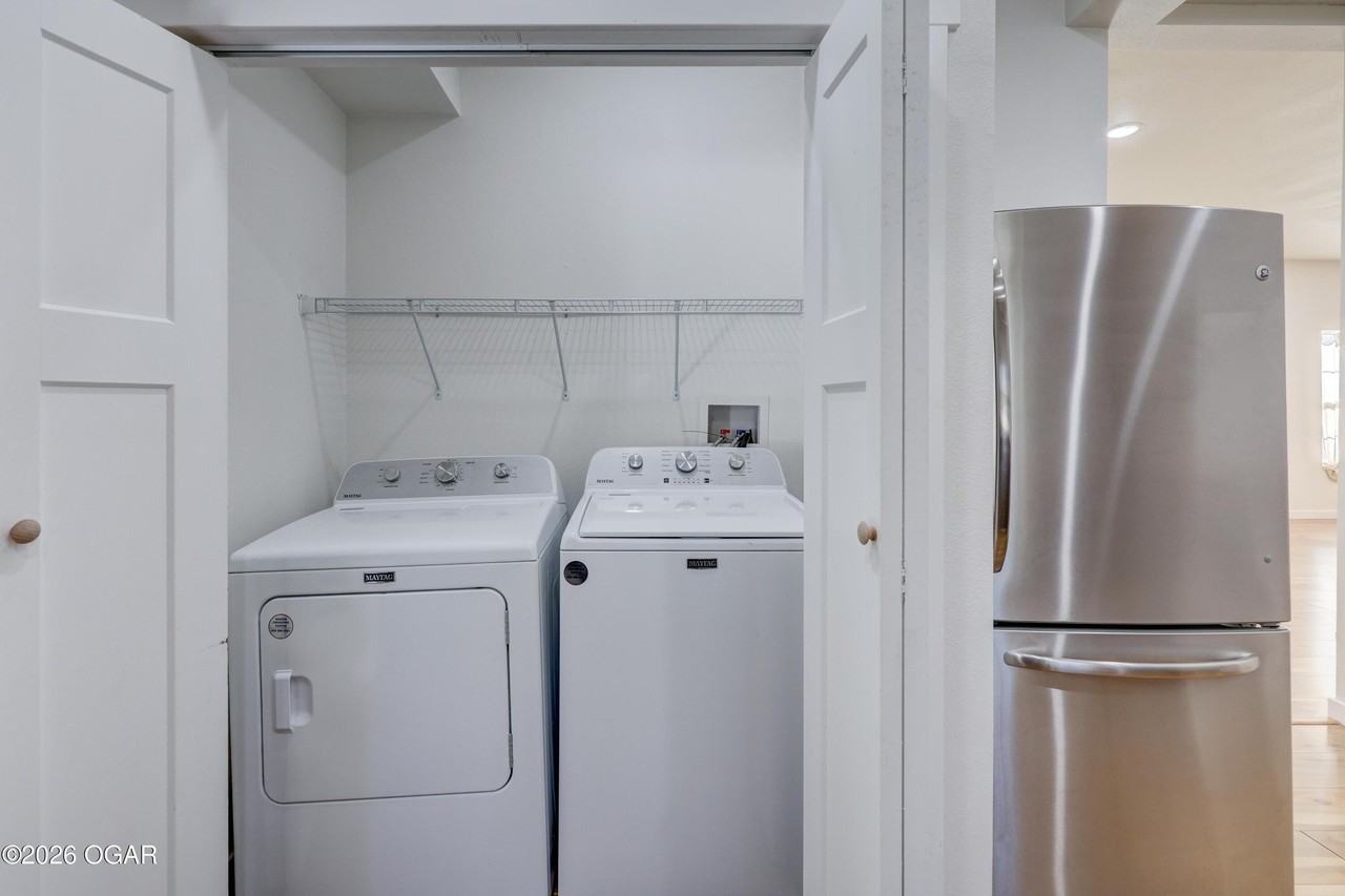 1619 S Murphy Ave - Photo 5 of 26